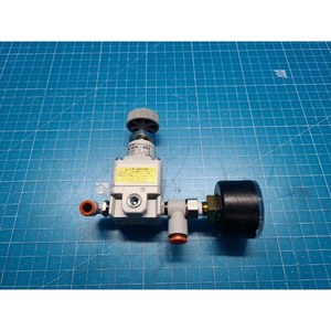 เกจวัดแรงดัน SMC IR1020 IR1020-DUN00211+0~1.1MPa ใช้แล้วตามสภาพเดิม อะไหล่อุปกรณ์เซมิคอนดักเตอร์รุ่นเก่า - Product Image 1