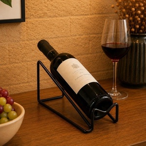 Porte-bouteilles de vin linéaire spécialisé en métal, support pour trois bouteilles, rangement de table, présentoir de bar, finition or, noir, blanc - Product Image 3