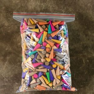 300 Conos de Incienso Surtidos para Yoga y Meditación en Casa - Potpourri Sarin Ta para Limpieza, Desodorización de Baños y Difusor de Aromaterapia - Product Image 1