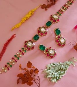 Ensemble collier et boucles d'oreilles plaqué or avec pierres de moissanite de haute qualité, idéal pour les fiançailles et les mariages, pour femmes - Product Image 2