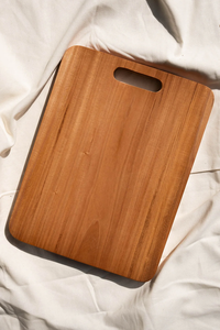 Planche à servir contemporaine en bois pour charcuterie, fromages, pizzas, snacks et présentation d'apéritifs - Product Image 2