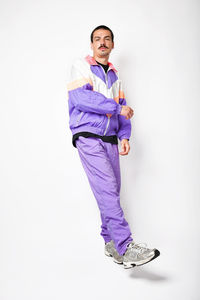 Conjunto deportivo informal para hombre, cortavientos de 2 piezas con chaqueta con cremallera completa y pantalones con cintura elástica para uso diario. - Product Image 3