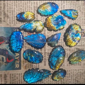 Pierre précieuse de Labradorite naturelle attrayante Pierre multi-flashy polie lisse de Madagascar Forme mixte Labradorite sculptée - Product Image 2