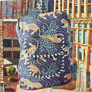 Sac à dos souple en coton imprimé léopard noir durable RAJASTHANI TEXTILE Bohomin, sac de voyage élégant à imprimé animal pour étudiants et collégiens - Product Image 1