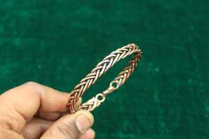 สร้อยข้อมือลูกปัดทำมือประดับมุกเทียม ตัวเรือนทองแดงแท้ เครื่องประดับงานแต่งงานสำหรับผู้หญิง - Product Image 3