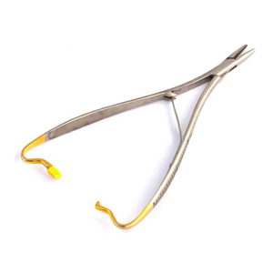 Portaagujas Mayo Hegar Premium de 16 cm - Acero Inoxidable de Grado Quirúrgico, Mango Dorado TC, Autoclavable, Alta Adherencia - Certificado ISO13485 CE - Product Image 1