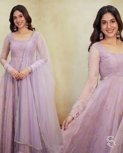 Robe Anarkali longue brodée lavande pour femme, tenue traditionnelle indienne et pakistanaise pour mariage, coupe ample en polyester - Product Image 1