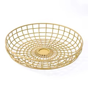 Cesta de alambre popular para frutas, redonda, negra, de malla de alambre de gallinero, con asas de madera dobles, para jardín - Product Image 6