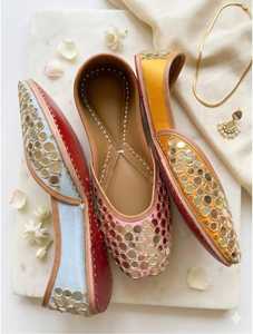 Chaussures pour femmes Khussa légères et brillantes, ornées de perles et de miroirs, brodées à la main, magnifiques, antidérapantes et personnalisables - Product Image 2