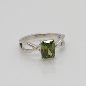 Vintage <b>Peridot</b> <b>Ring</b> Emerald Cut Green Gemstone Twisted Celtic Sterling Silver August Birthstone - Product Image 2