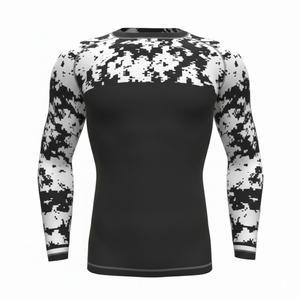 Camiseta de Compresión Sublimada Personalizada - Camiseta de Manga Larga para Entrenamiento de BJJ para Hombre - Product Image 4