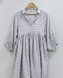 Vestido Formal de Oficina Midi para Mujer, 100% Algodón, Tejido a Mano, Estampado Floral, Cuello en V, Manga Abullonada, Corte en A, Transpirable y Natural - Product Image 1