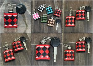 Porte-clés mini flacon à liqueur en cuir fait main 2026, nouveau design à carreaux, en cuir véritable, accessoire promotionnel pour l'Expo de Mars - Product Image 3