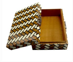 กล่องใส่เครื่องประดับเรซิ่นสุดคลาสสิก ดีไซน์หรูหรา ทำด้วยมือ ดีไซน์ไม่ซ้ำใคร ทนทานเหนือกาลเวลา เหมาะสำหรับเก็บเครื่องประดับและของใช้ส่วนตัว - Product Image 2