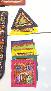 Parches de cuello tradicionales bordados a mano para coser, forma de triángulo/flor, color personalizado, tela de lona al por mayor para sombreros y prendas de vestir - Product Image 3