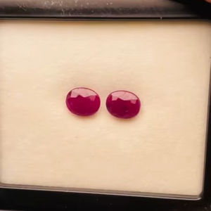 Paire de rubis naturels taille ovale 11,66 carats, non chauffés, non traités, qualité AAA, avec un superbe éclat et une belle couleur à prix avantageux. - Product Image 1