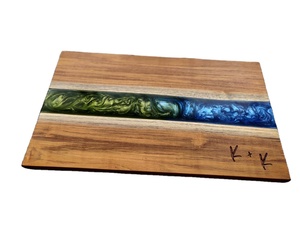 Planche à découper époxy en résine de bois d'olivier haut de gamme Ustensiles de cuisine uniques faits à la main pour hacher, servir du fromage et se divertir - Product Image 4