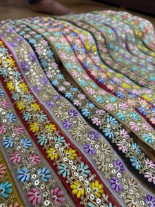 Ruban de dentelle brodé perlé, bande décorative florale à sequins pour cols de robes, robes de mariée et vêtements - Product Image 2