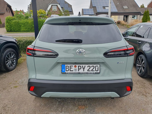 Toyota Corolla Cross Hybrid FWD Team Deutschland, SUV hybride, économique en carburant, crossover familial, édition allemande - Product Image 5