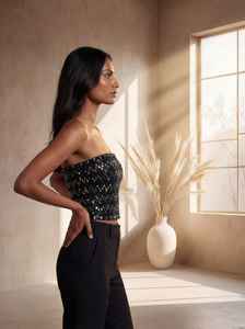 ชุดเดรสแฟชั่นสุดหรูแบบใหม่ ดีไซน์เซ็กซี่ ผ้าใยไผ่พรีเมียมถักโครเชต์ พิมพ์ลายดอกไม้สไตล์วินเทจ สำหรับผู้หญิง แบบไร้สาย ใส่ได้ทุกฤดู - Product Image 4