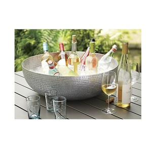 Cuenco enfriador de bebidas de plata martillada a mano, estilo Gran Trenca, enfriador de vino, sofisticada cuenca metálica para hielo para fiestas - Product Image 1