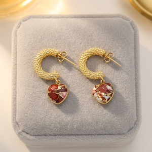 Boucles d'oreilles créoles délicates en forme de cœur, cuivre rouge et turquoise, laiton plaqué or 18 carats, bijoux de mode pour femme, texture maille, Huggies - Product Image 2