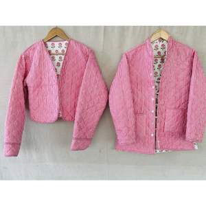 Chaqueta de algodón acolchada vintage hecha a mano, chaqueta de algodón vintage Jaipuri de manga larga - Product Image 1