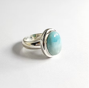 Anillo Solitario Ovalado de Larimar de Diseño Bohemio (6.9 Gramos), un Regalo Moderno y Perfecto para Todos, Uso Unisex - Product Image 3