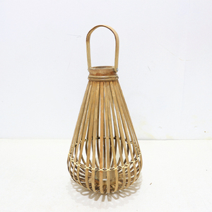 Lanterne en bambou de forme conique, faite à la main avec poignée, décoration pour la maison - Product Image 1