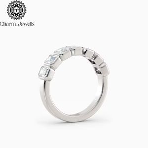 Bague de fiançailles et d'éternité classique pour femme en or jaune avec moissanite taille coussin, sertie à griffes, certifiée IGI - Charm_Jewells - Product Image 4