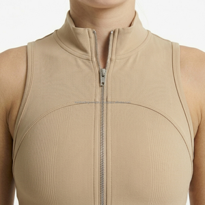 Conjunto de Yoga de Talla Grande para Mujer, Marca Privada, con Logotipo Personalizado, Top sin Mangas con Media Cremallera y Pantalones Cortos de Cintura Alta, Conjunto Deportivo de 2 Piezas - Product Image 4