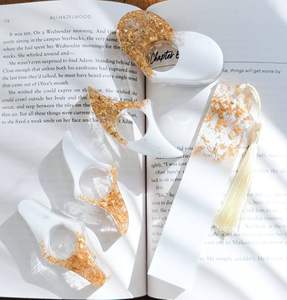 Portapáginas de Resina Personalizado |   Herramienta de Lectura con el Dedo Pulgar para Amantes de los Libros y Estudiantes - Product Image 1