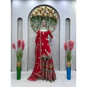 ชุดราตรีสวยงามแบบท็อป-บটอม พร้อมผ้าคลุมไหล่ ประดับด้วยงานปักด้ายและเลื่อม เหมาะสำหรับงานปาร์ตี้ - Product Image 3