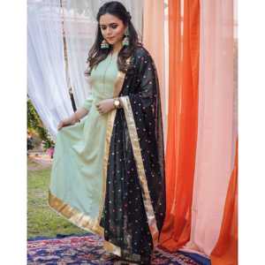 Conjunto de Traje de Gasa Verde Menta con Detalles Gotta Disponible en Talla XS - Product Image 6