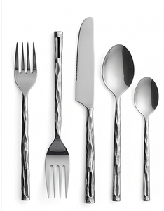 Juego de cubiertos de acero inoxidable con diseño de bambú y acabado pulido a espejo, perfecto para bodas modernas y cenas elegantes. - Product Image 1
