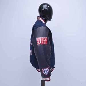 Chaqueta Varsity Negra de Alta Calidad con Logotipo Personalizado, Fabricada a Medida, de Grosor Delgado, con Patrón de Bordado de Letras para la Temporada de Invierno - Product Image 6