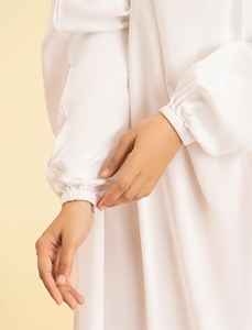 Tenue de prière longue et douce pour femme, style Nida Royal, entièrement couvrante, blanche, à manches longues, anti-statique, faite à la main, pour usage quotidien, style saoudien, avec hijab et niqab. - Product Image 4