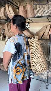 Sac à dos en paille Lontar brodé à la main, style bohème, fermeture ouverte, idéal pour un usage quotidien – Meilleure vente en Indonésie - Product Image 3