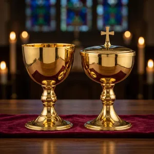 Ensemble Calice et Ciboire Traditionnels en Laiton Doré Poli Miroir avec Couvercle Croix – Vases Liturgiques de Communion pour Autel Catholique - Product Image 5