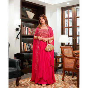 Hermoso Traje de Fiesta Indo-Occidental para Mujer con Lentejuelas, Bordado Zari y Trabajo en Papel - Product Image 6