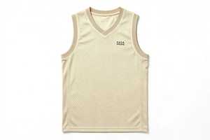 Ensemble uniforme de basketball pour homme en maille respirante beige, maillot sans manches à col en V et short - Product Image 2