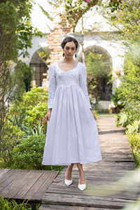 Elegante Vestido Maxi de Lino Blanco con Bordado Floral a Mano, Mangas Abullonadas y Escote Redondo, Vestido Sofisticado y Versátil - Product Image 2