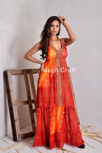 Robe longue bohème en mousseline tie-dye bandhani à col halter, coupe confortable et décontractée, idéale pour les fêtes et la plage - Product Image 5