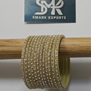 Elegante Juego de Brazaletes de Cristal con Perlas, Joyería Étnica Tradicional Hecha a Mano para Novias y Bodas - Product Image 4