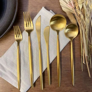 Couverts de prestige pour les grandes célébrations, conçus pour une mise en scène de table sophistiquée et un style de vie haut de gamme. - Product Image 1