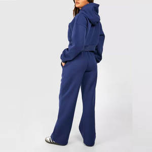 Conjunto de Sudadera Corta y Pantalones Deportivos Cómodos para Mujer, Conjunto Deportivo Corto Personalizado para Entrenamiento - Product Image 2