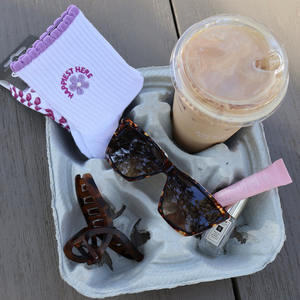 Chaussettes de Pilates antidérapantes personnalisées pour femmes et filles, chaussettes en coton personnalisées avec broderie florale, chaussettes épaisses de type crew, fabricant - Product Image 2