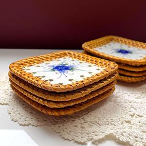 Elegante Posavasos con Borde de Ratán y Centro de Cerámica, Ideal para Servir en la Mesa del Comedor y Darle un Aspecto Premium a la Cocina - Product Image 2