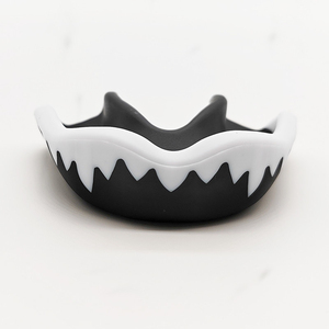Protector Bucal de Silicona Blanco y Negro Modelo 2026, Diseño de Dientes de Tiburón, Protección Deportiva, Ajuste Personalizado, Alta Calidad, Último Modelo - Product Image 1