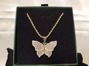 Collier personnalisé avec pendentif en forme de papillon Nugget Rollie, en acier inoxydable plaqué or, design classique de dessin animé - Product Image 4